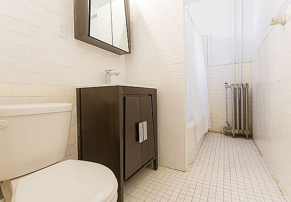 4th image of 41-21 Denman St #3