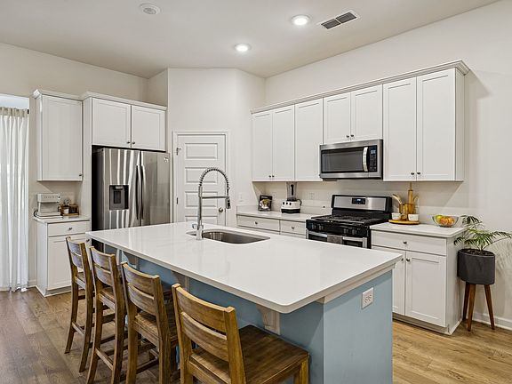 4th image of 712 Copper Branch Rd