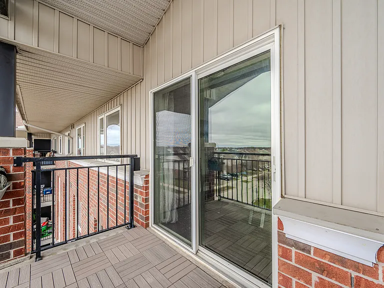 39 Goodwin Dr #402 — Photo 8