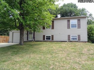 3813 Santom Rd N, Stow, OH 44224