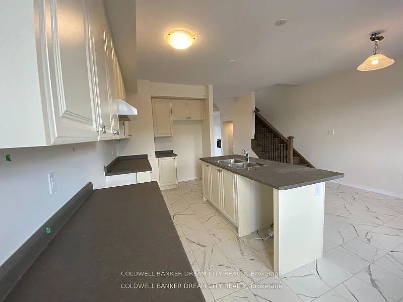 3 bed, $2,599 — Photo 3