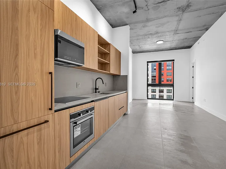 91 NW 27th St #204 — Photo 3