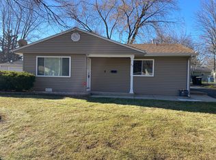 52 Sparrow Rd, Carpentersville, IL 60110