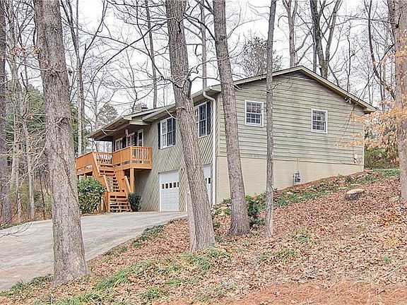 4th image of 435 Riverlake Ct