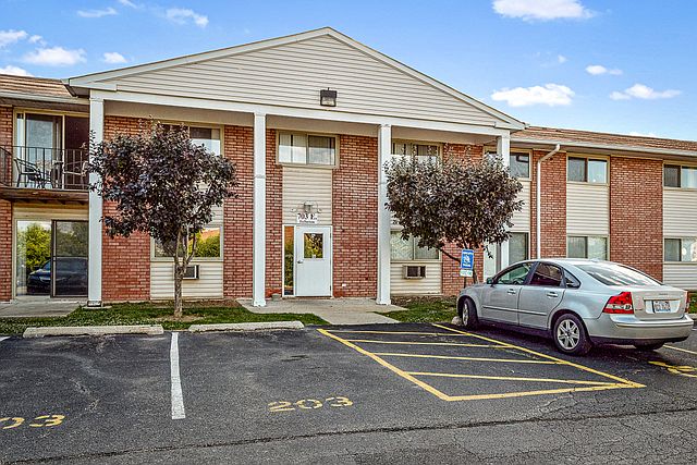 1st image of 703 Fullerton Ct #1-102