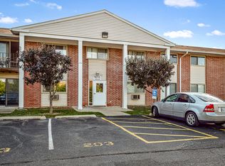 703 Fullerton Ct #1-102, Glendale Heights, IL