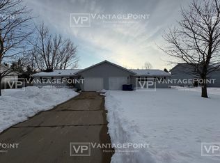716 Carol Ln, Pulaski, WI 54162