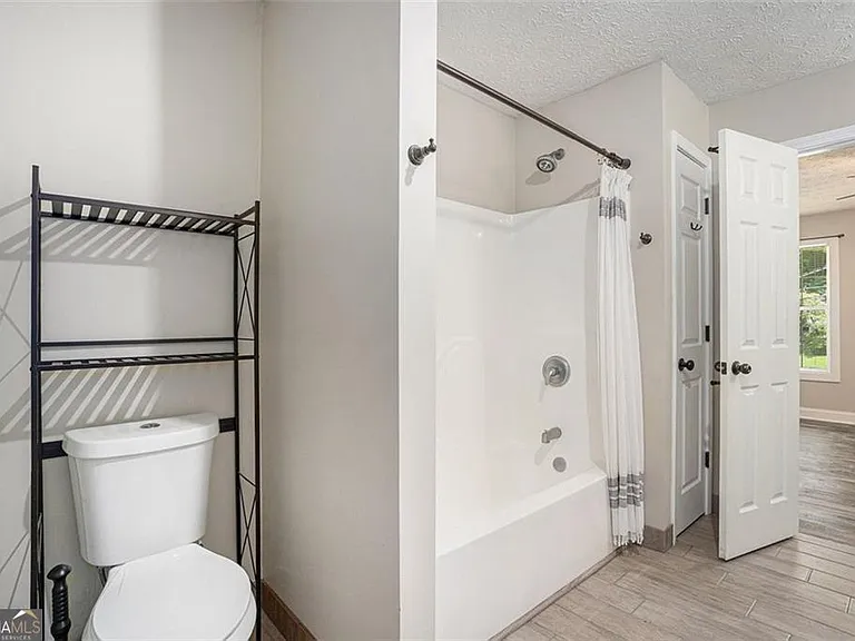 3610 Bonneville Dr — Photo 4