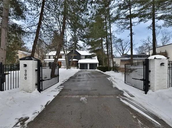 200 Chartwell Rd, Oakville, ON L6J 3Z8