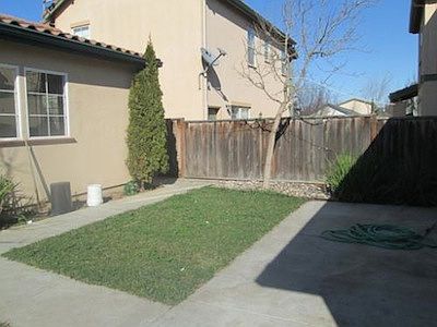 4th image of 216 Cedar Ave