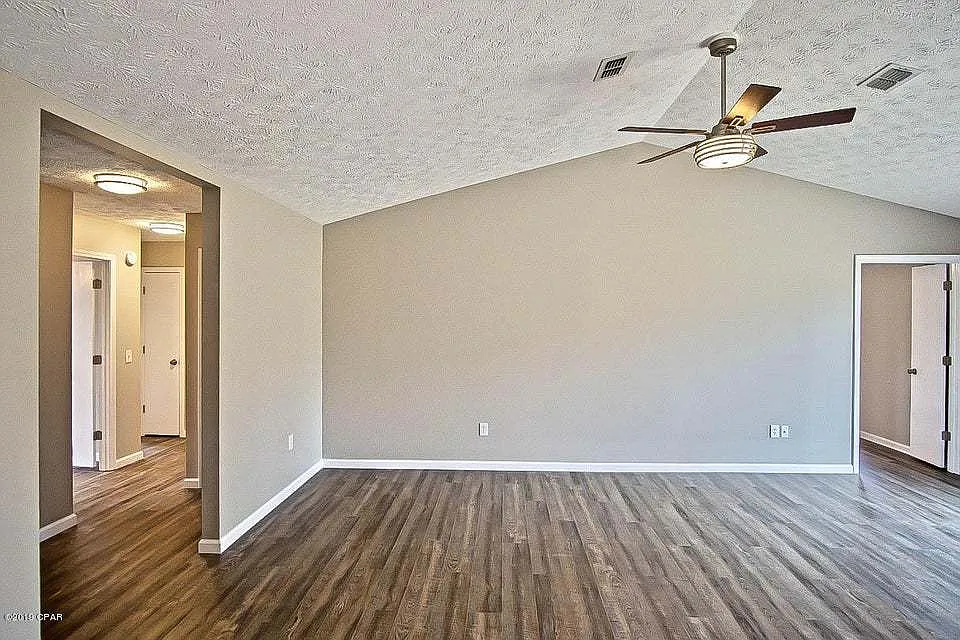 4 bed, 2.0 bath, 1325 sqft, $2,000 — Photo 2