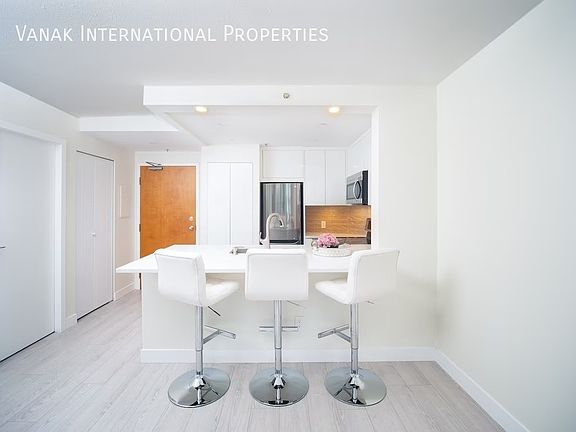 5th image of 1166 Melville St #1102