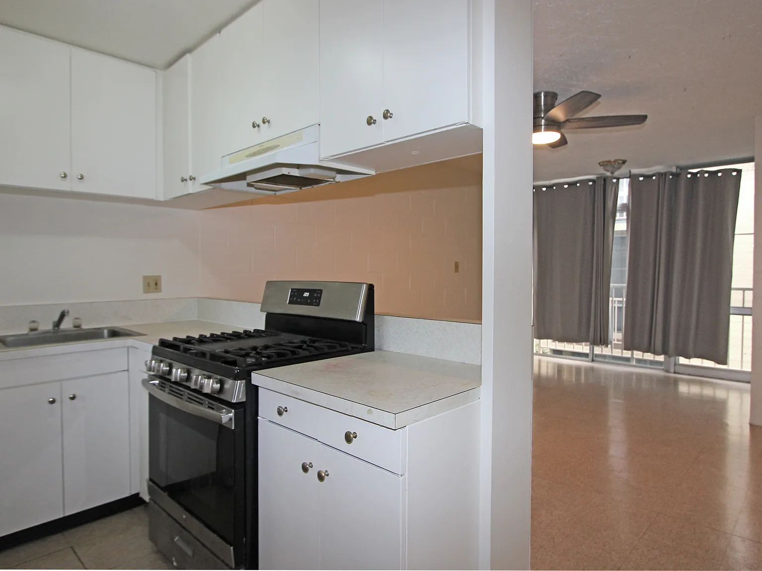2 bed, 620 sqft, $2,200 — Photo 2