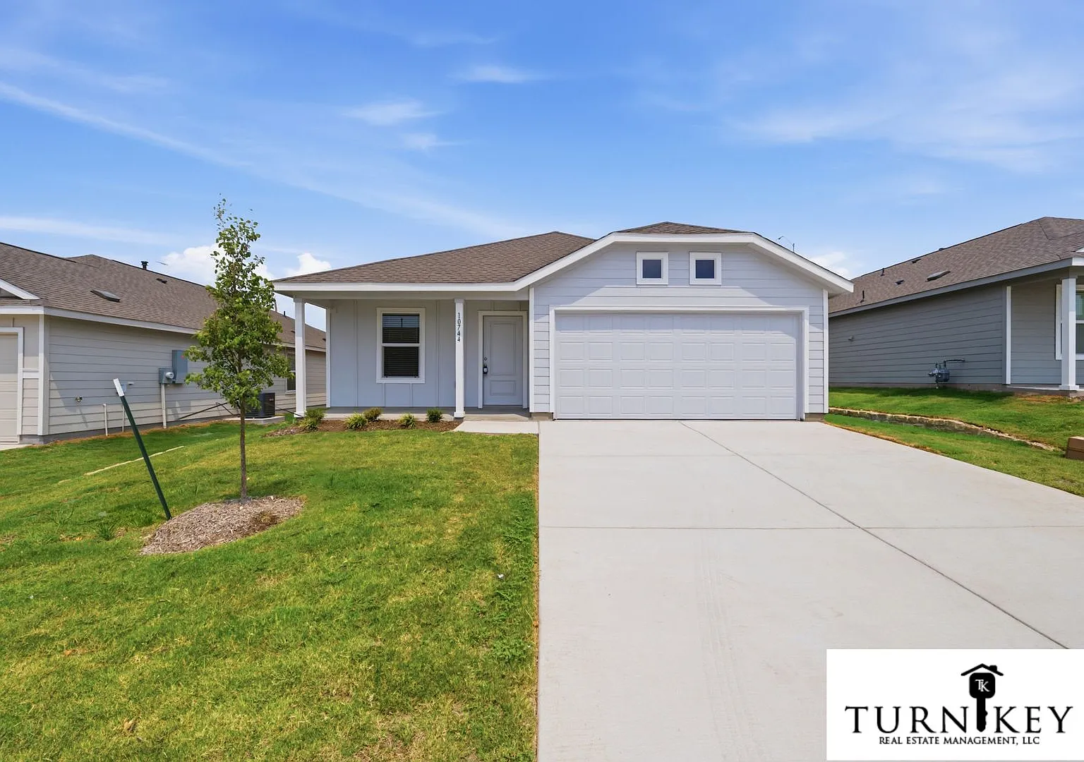 Gorgeous Newer-Build 3BR/2BA Home with Modern Curb Appeal! - Available Now! — Photo 3