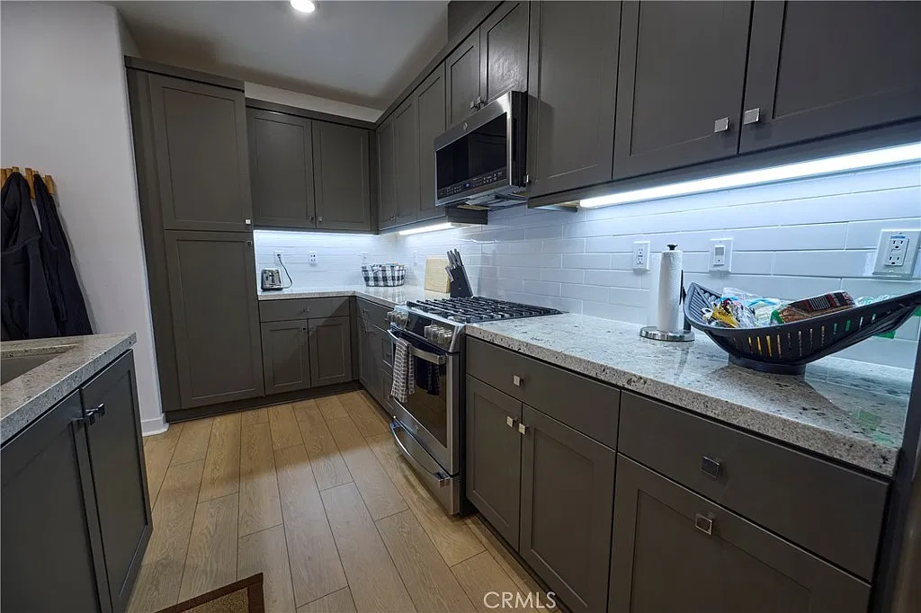 2 bed, 1251 sqft, $3,750 — Photo 4