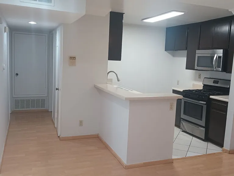 North Tower Apts — Photo 16