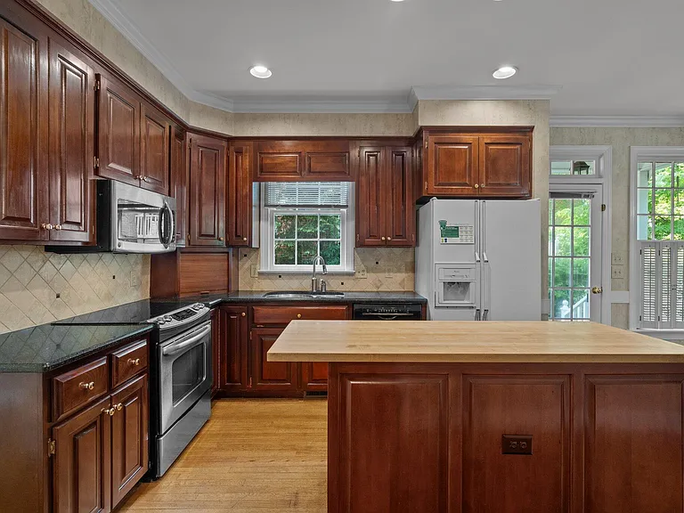 2113 Fallon Oaks Ct — Photo 6