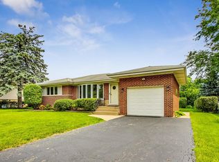 917 N Wilshire Ln, Arlington Heights, IL 60004