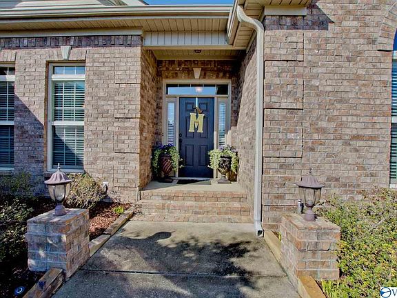 2nd image of 7529 Parktrace Ln SE