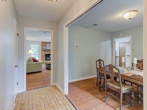 5th image of 6834 Bainbridge Dr