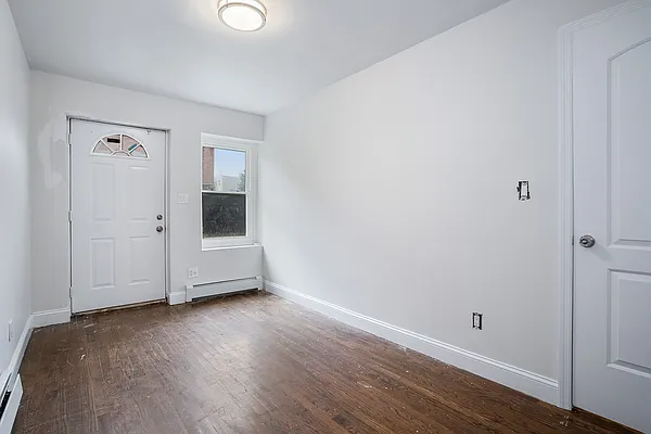 Rented by Compass | media 9