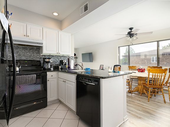 3rd image of 15308 Treetop Dr APT 3A