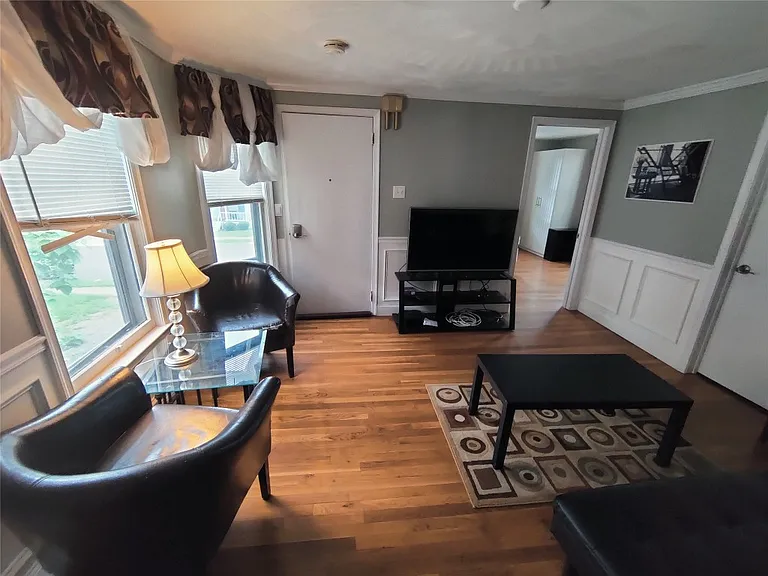 51 Allen St #1 — Photo 3