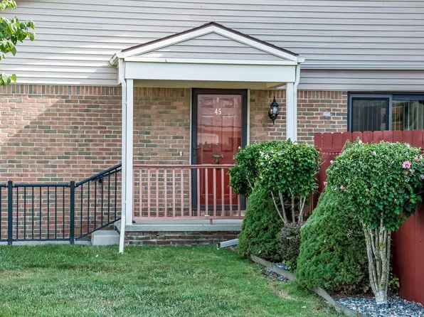 1660 River Rd APT 45, Marysville, MI 48040