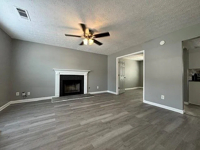 3 bed, 2.5 bath, 1772 sqft, $2,400 — Photo 2