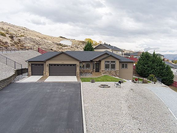 2nd image of 3426 Knob Hill Dr