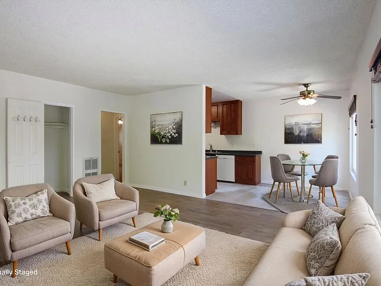 2651 E Wall St #4 — Photo 2