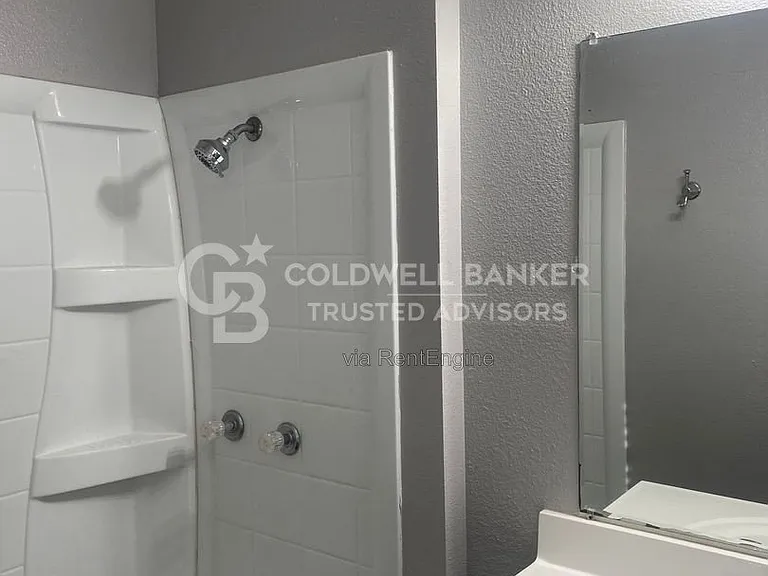 2704 68th St — Photo 11