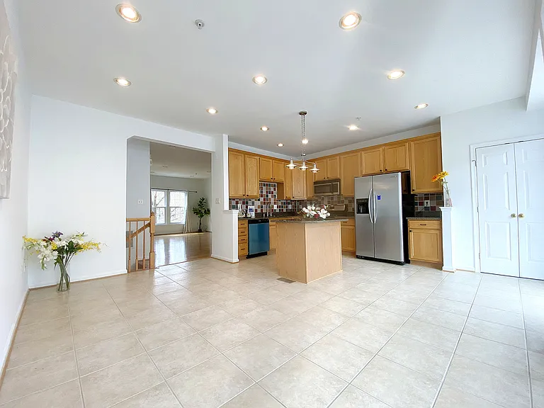 710 Market St E — Photo 10