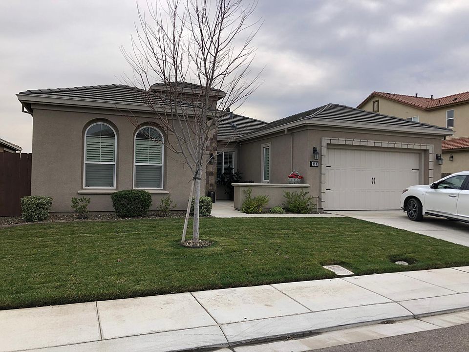 1st image of 990 Golden Pond Dr