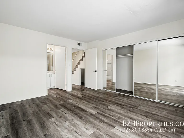 870 Crenshaw — Photo 21