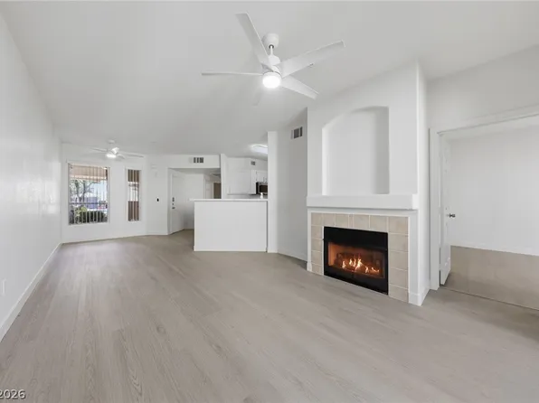7139 S Durango Dr Unit 110, Spring Valley, NV 89113