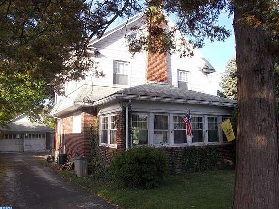 2nd image of 602 Hirst Ave
