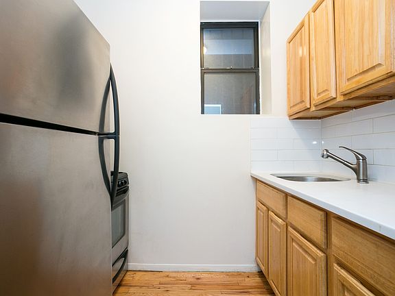 5th image of 963 Columbus Ave #A1