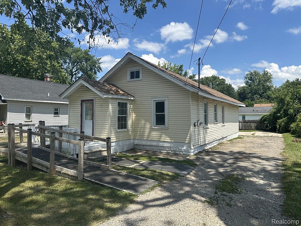 1st image of 3241 Shaw St