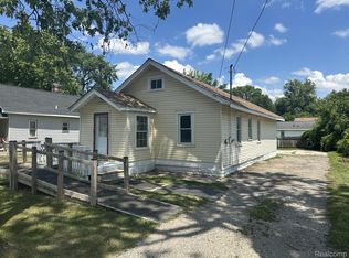 3241 Shaw St, Burton, MI 48529