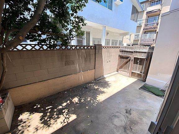 4th image of 1438 S Barrington Ave APT 3