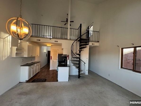 2 Alta Ct UNIT 2, Vernon, NJ 07462