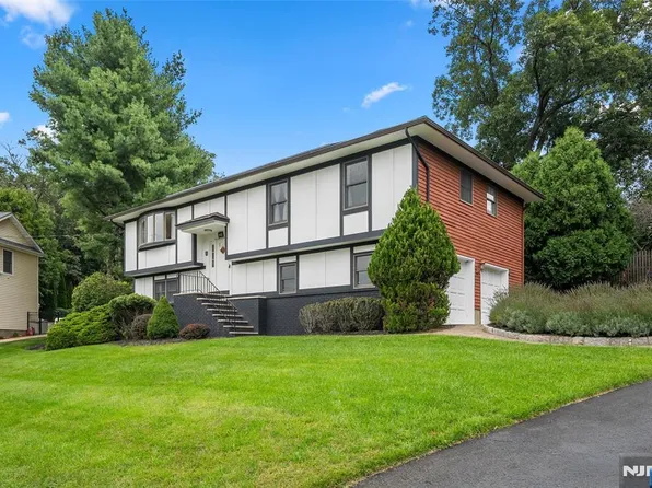 141 Hiawatha Boulevard, Oakland, NJ 07436
