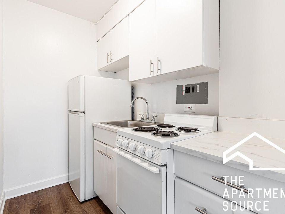 1st image of 352 W Oakdale Ave #406