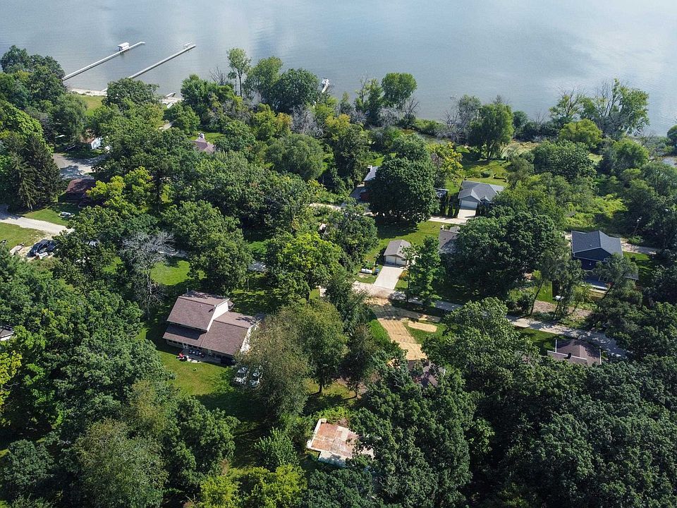 1st image of 76 Menominee Dr