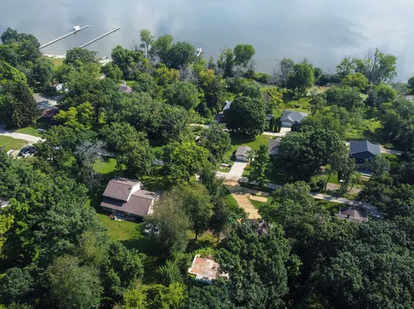 76 Menominee Dr, Edgerton, WI 53534