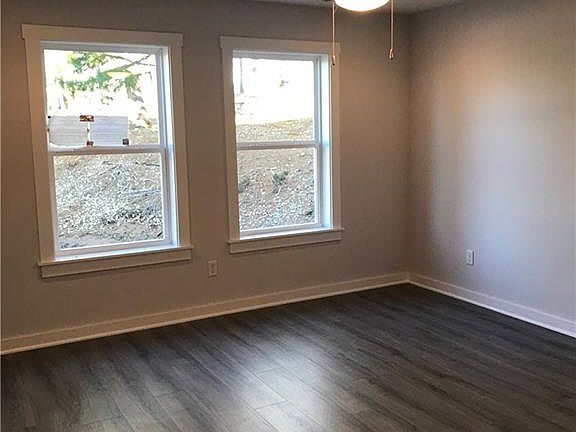4th image of 5 Alyce Ln