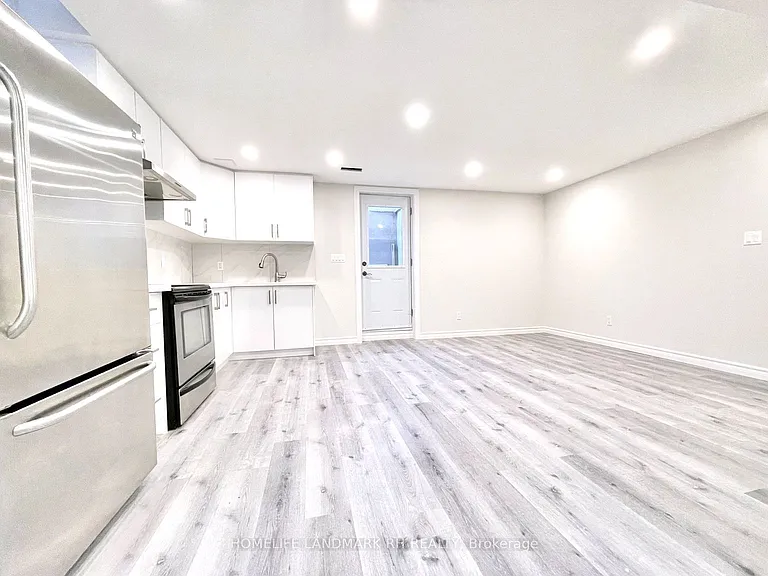 21 Milby Cres #BASEMENT — Photo 3