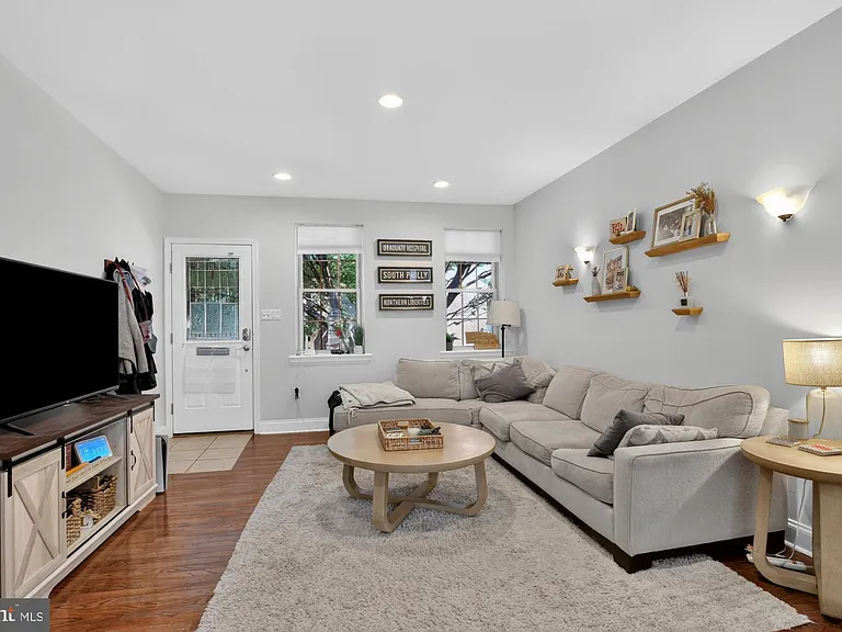 1202 Gerritt St — Photo 3