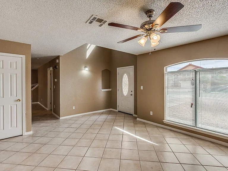 12233 Iverson Ct — Photo 4